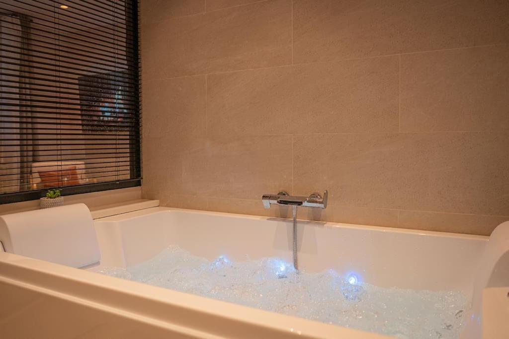 Suite De Luxe Jacuzzi Balneo,King Size Bed Collobrières Exterior foto
